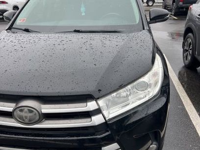 Used 2017 Toyota Highlander XLE