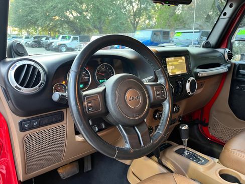 Used 2013 Jeep Wrangler Unlimited Rubicon image 18