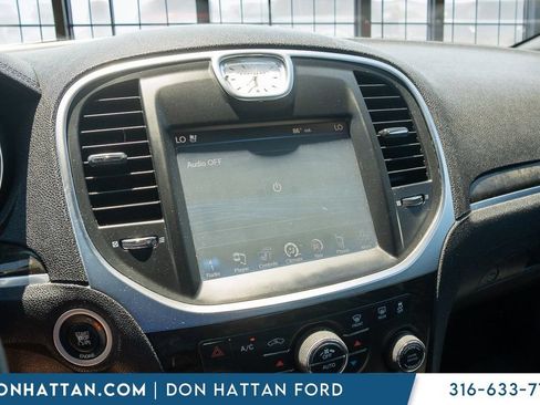 Used 2014 Chrysler 300 C RWD image 8