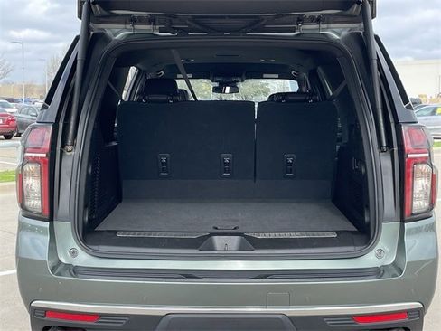 Used 2023 Chevrolet Suburban Premier image 31