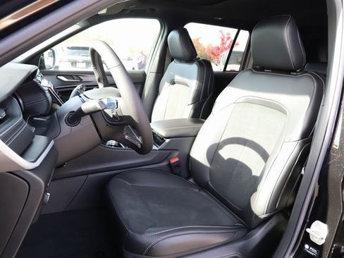 New 2025 Jeep Grand Cherokee Altitude image 11