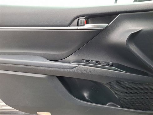 Used 2018 Toyota Camry SE w/ Moonroof Package image 21