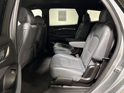 Used 2023 Buick Enclave Essence image 22