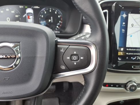 Used 2020 Volvo XC40 T5 Momentum w/ Protection Package Premier image 23