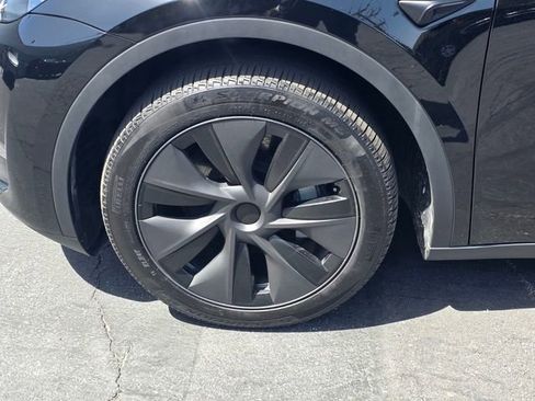 Used 2025 Tesla Model Y Long Range AWD/4WD image 5