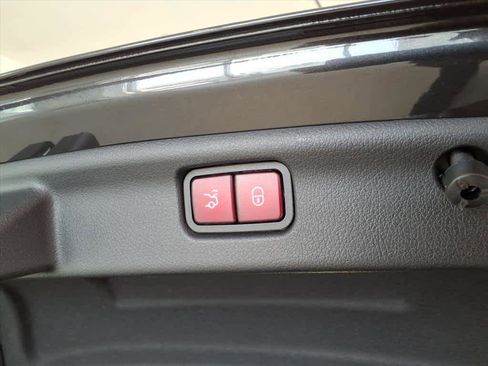 Used 2023 Mercedes-Benz C 300 4MATIC Sedan image 21