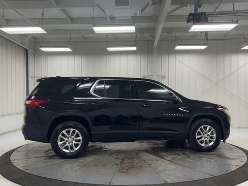 Used 2021 Chevrolet Traverse LS FWD image 9