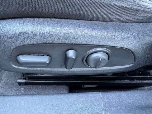 Used 2016 Chevrolet Malibu LT FWD image 33