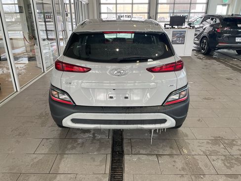 Used 2022 Hyundai Kona SE image 3