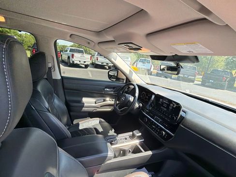 Used 2023 Nissan Pathfinder Platinum AWD/4WD image 11
