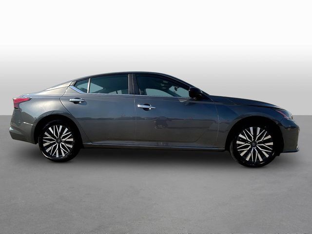 Used 2025 Nissan Altima 2.5 SV FWD image 8