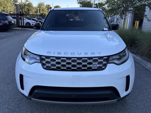 Certified 2025 Land Rover Discovery S image 8