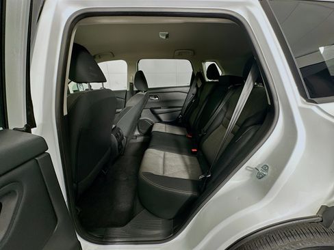 Used 2025 Nissan Rogue SV image 27