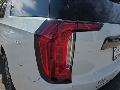 Used 2023 GMC Yukon XL Denali Ultimate image 3