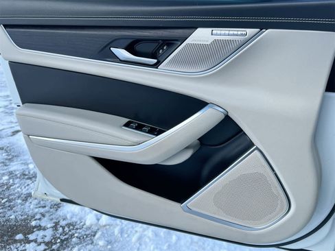 Used 2022 Jaguar XF R-Dynamic SE image 29