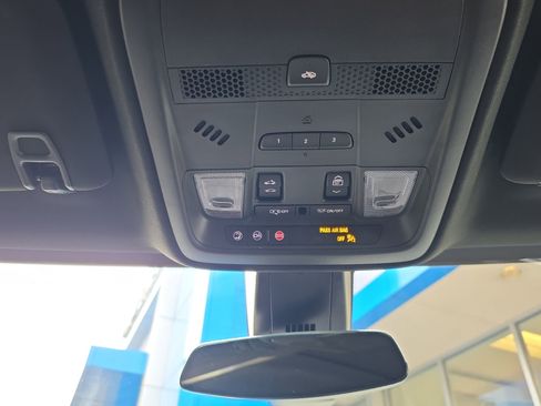 Used 2025 Cadillac XT5 Premium Luxury image 24