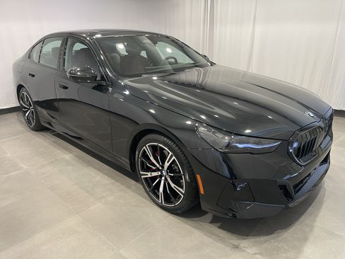 Used 2026 BMW 530i xDrive w/ M Sport Package AWD/4WD image 3