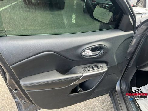 Used 2019 Jeep Cherokee Limited AWD/4WD image 21
