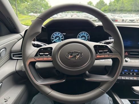 Certified 2023 Hyundai Elantra SEL w/ Convenience Package FWD image 18