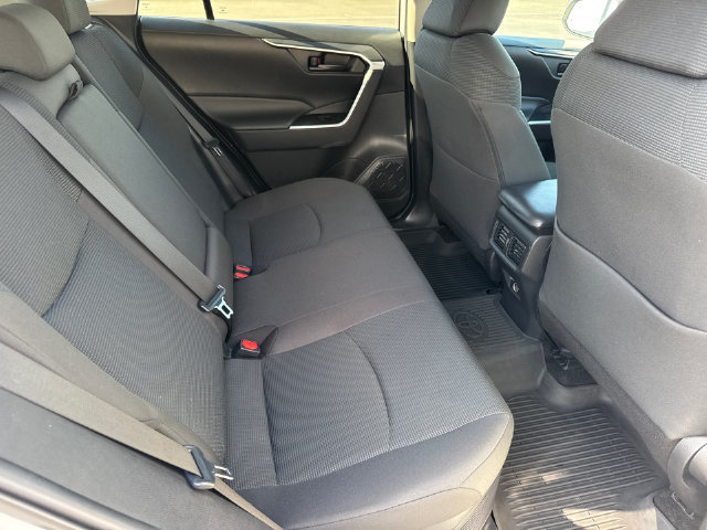 Certified 2021 Toyota RAV4 LE AWD/4WD image 18