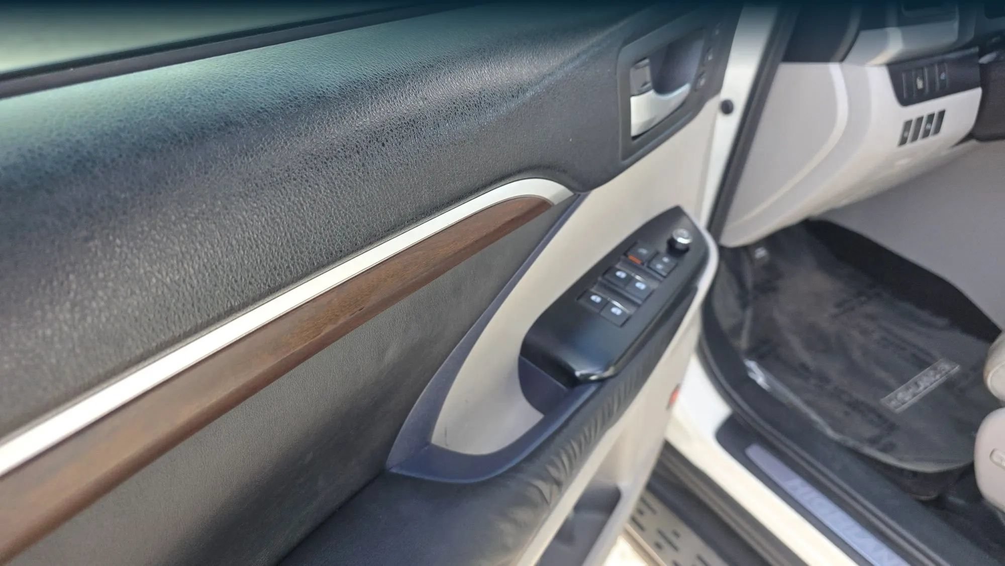 Used 2016 Toyota Highlander Limited FWD image 11