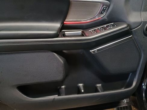 Used 2025 Ford Expedition Platinum image 6