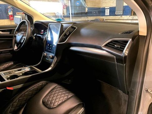 Used 2024 Ford Edge Titanium image 17
