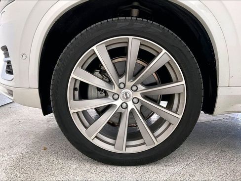 Used 2023 Volvo XC90 B6 Plus image 12