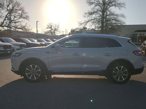 Used 2022 Lincoln Nautilus FWD w/ Premium Package image 6