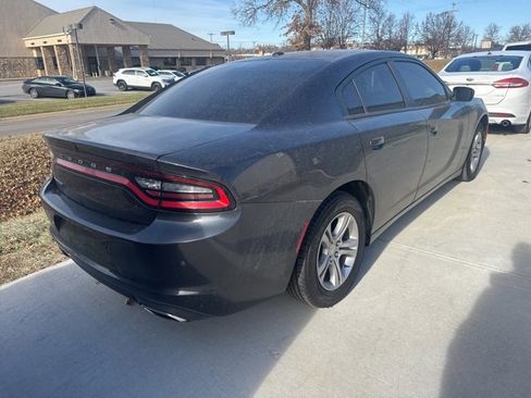 Used 2019 Dodge Charger SXT image 3