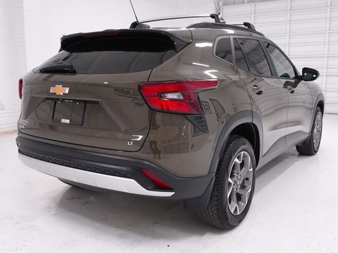 Used 2024 Chevrolet Trax LT w/ Driver Confidence Package FWD image 5