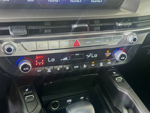 Used 2025 Kia Telluride S FWD image 23