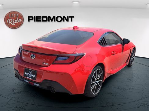 Used 2024 Toyota GR86 RWD image 5