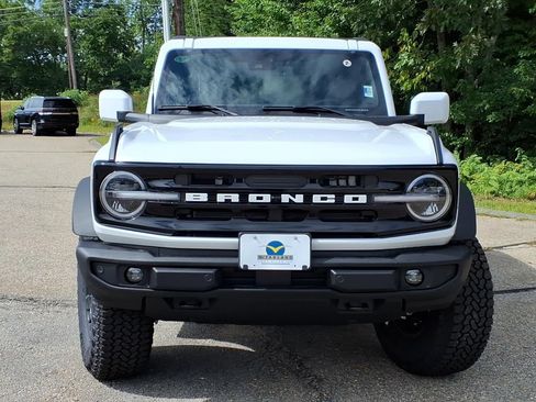 New 2026 Ford Bronco Outer Banks w/ Sasquatch Package AWD/4WD image 3