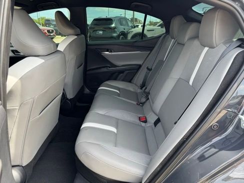 Used 2025 Toyota Camry SE w/ Convenience Package FWD image 15