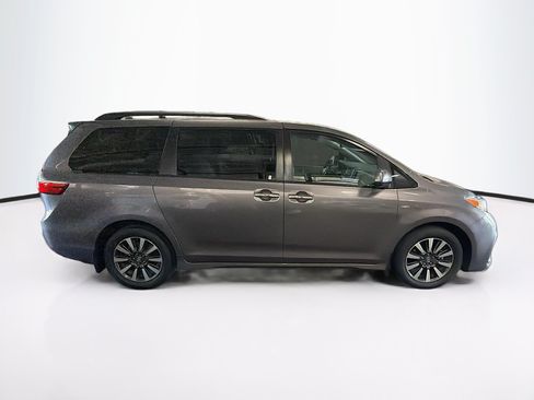 Used 2019 Toyota Sienna XLE Premium w/ Carpet Mat Package AWD/4WD image 10