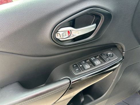 Used 2023 Jeep Cherokee Altitude Lux image 11