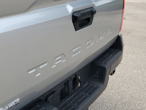 Used 2025 Toyota Tacoma SR AWD/4WD image 6