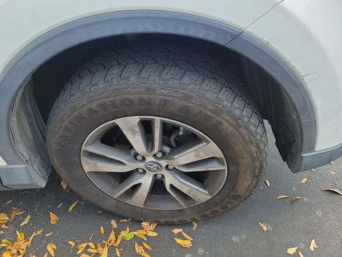 Used 2018 Toyota RAV4 XLE image 9