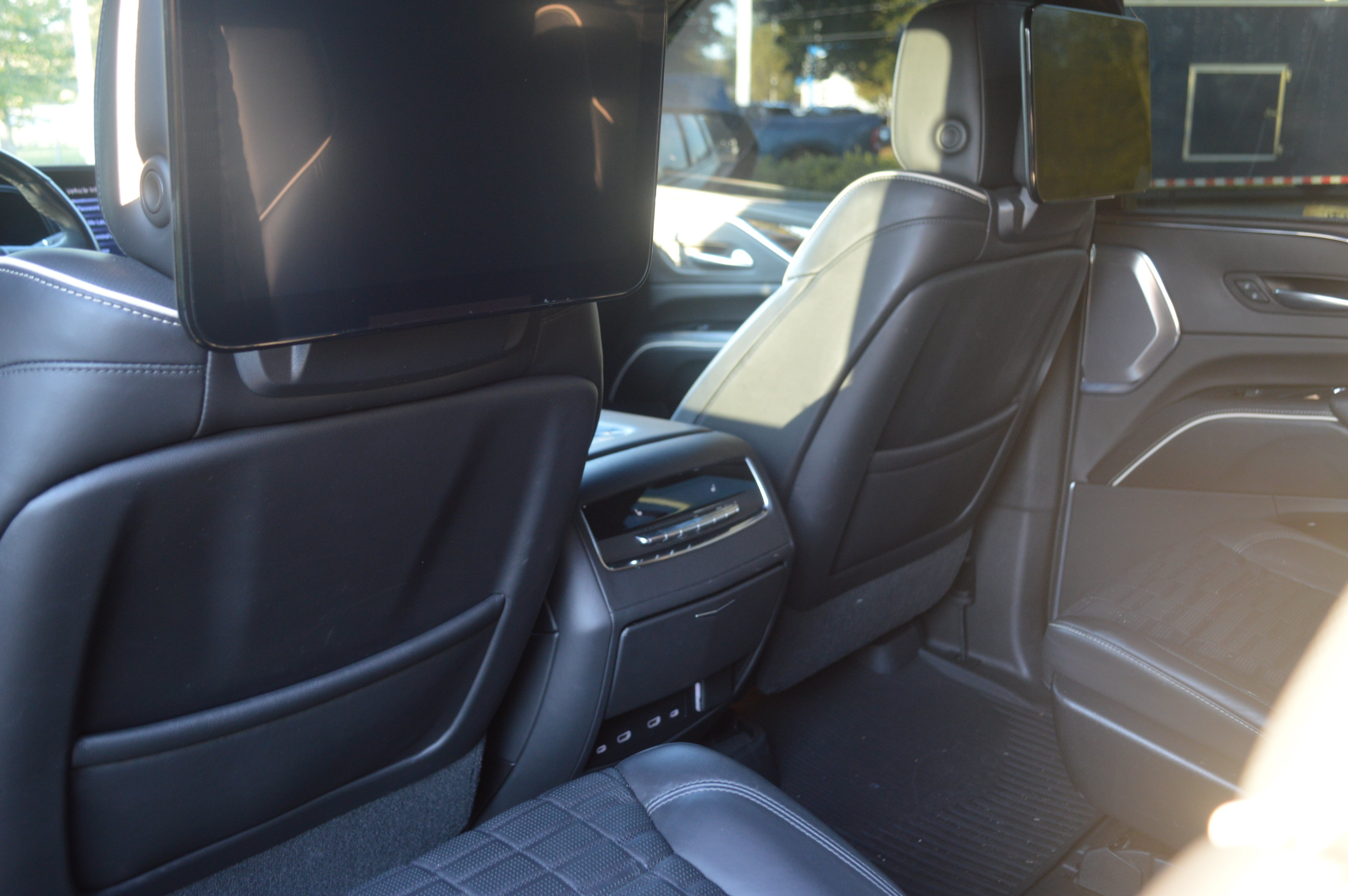 Used 2021 Cadillac Escalade Premium Luxury Platinum AWD/4WD image 27