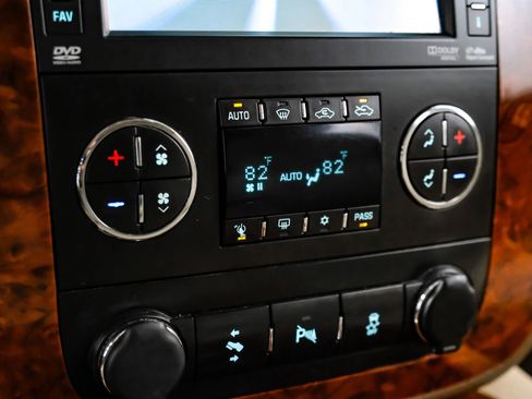 Used 2012 Chevrolet Avalanche LTZ image 35