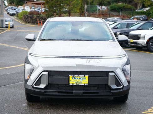 Used 2026 Hyundai Kona SE FWD image 2