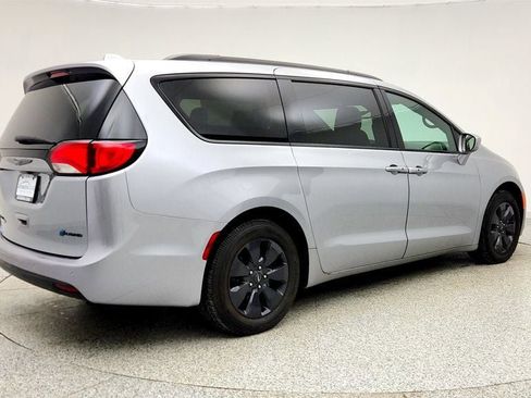 Used 2020 Chrysler Pacifica Touring-L w/ S Appearance Package FWD image 5
