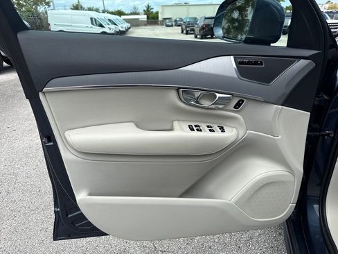 Used 2022 Volvo XC90 T5 Momentum w/ Protection Package Premier image 13