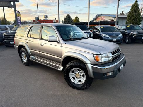 Used 2002 Toyota 4Runner SR5 AWD/4WD image 3