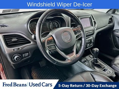 Used 2019 Jeep Cherokee Latitude Plus w/ Cold Weather Group AWD/4WD image 13