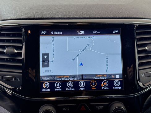 Used 2020 Jeep Grand Cherokee Altitude image 15