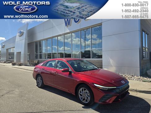 Used 2024 Hyundai Elantra SEL image 1