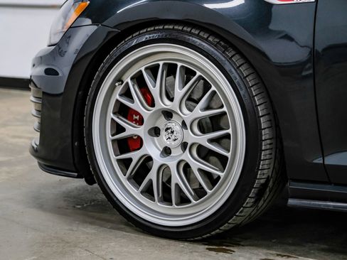 Used 2017 Volkswagen GTI SE image 59