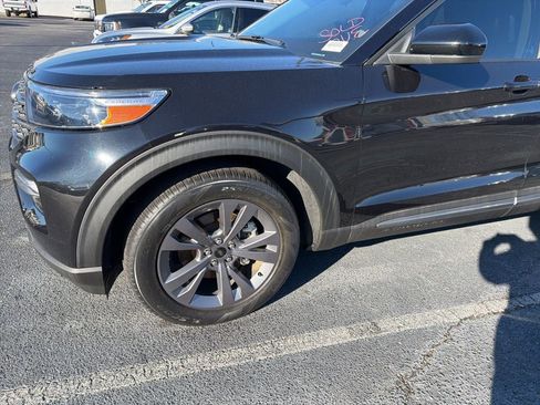 Used 2022 Ford Explorer XLT w/ Equipment Group 202A image 2